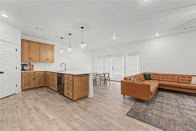 Foto del edificio - 2070 Wildflower Dr