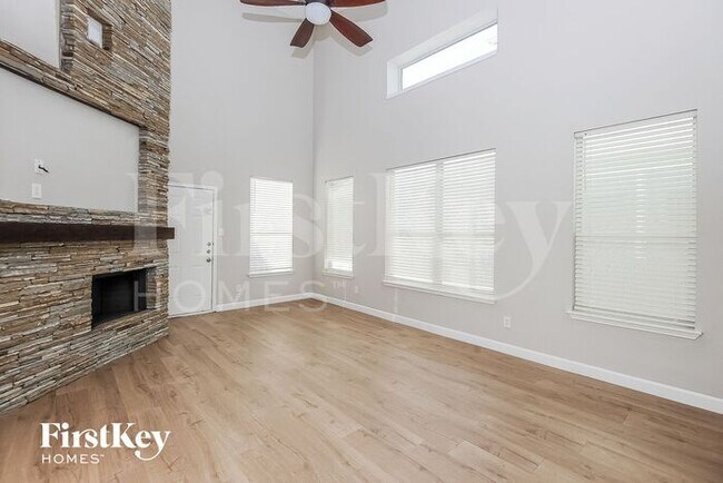 Foto del edificio - 9928 Cherry Hill Ln