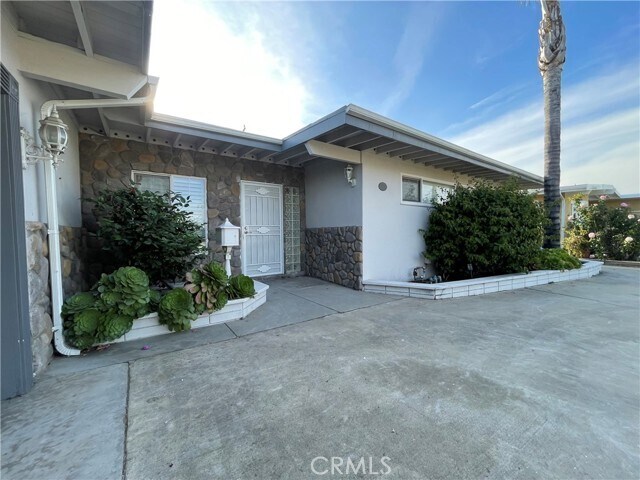 Primary Photo - 323 N Astell Ave