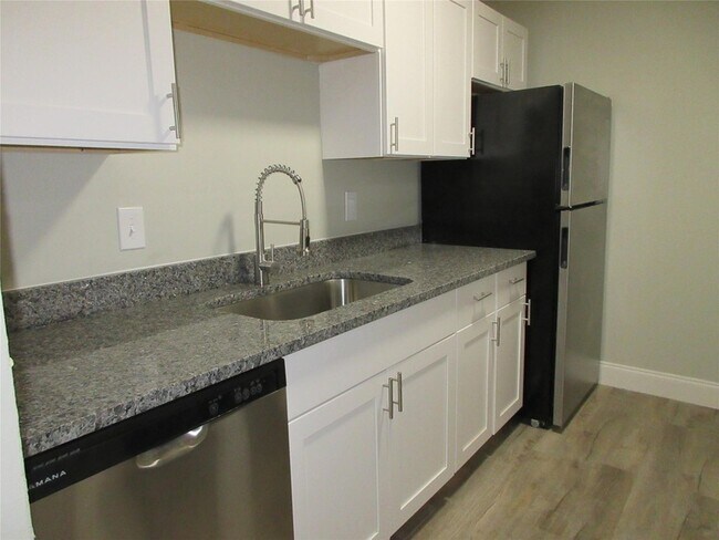 Foto del edificio - 4280 Woodside Dr