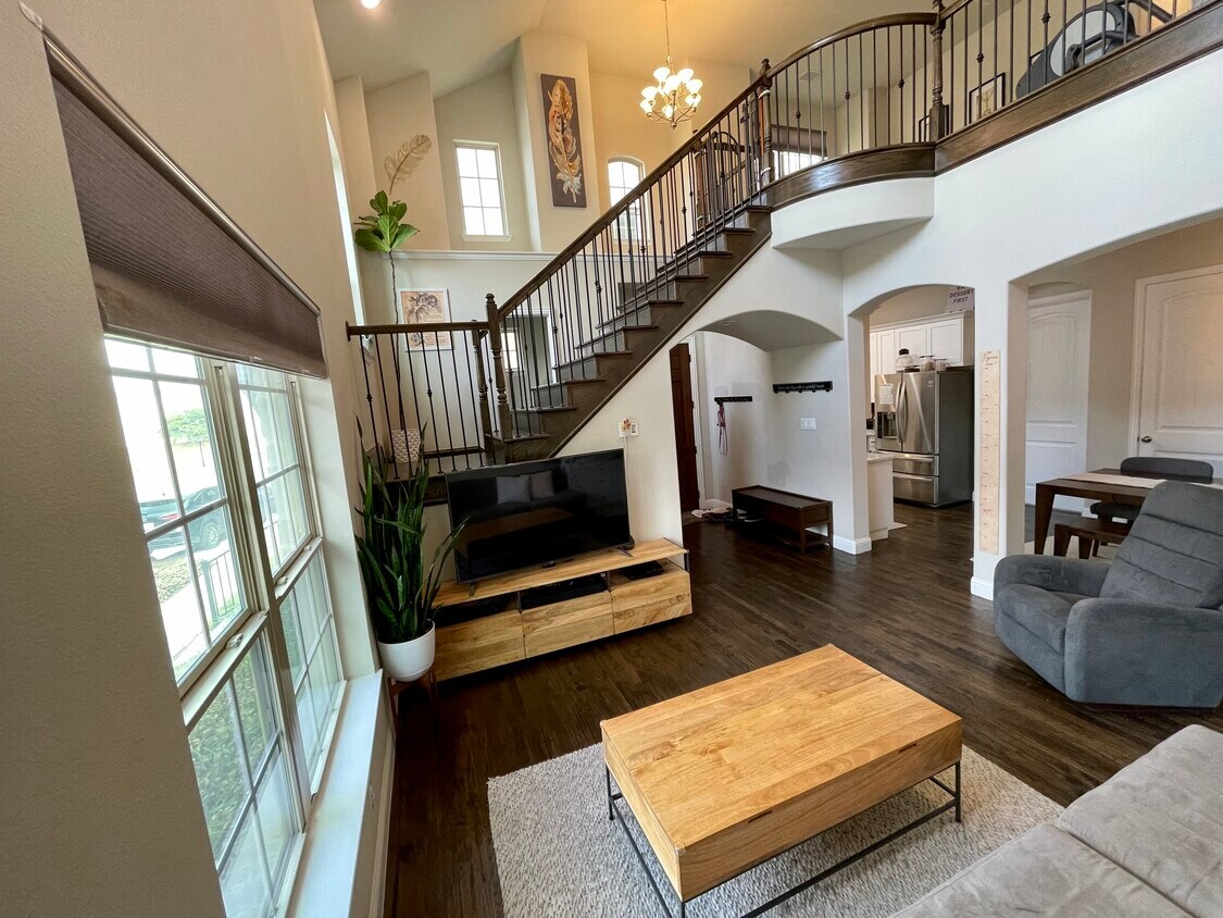 Downstair living room - 845 Dartford Dr