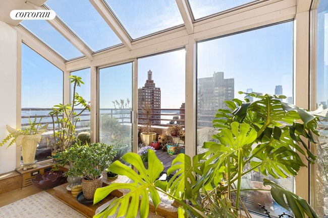 Building Photo - 250 S End Ave