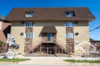 Building Photo - 1128 Des Plaines Ave