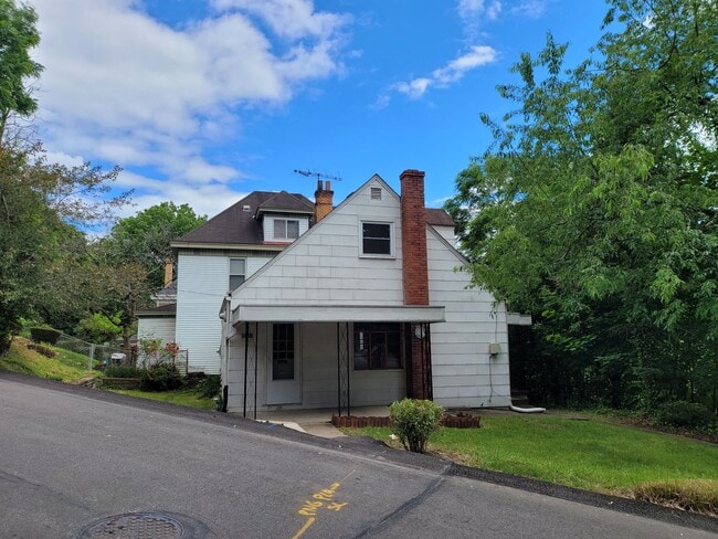 Building Photo - 1460 Obey St