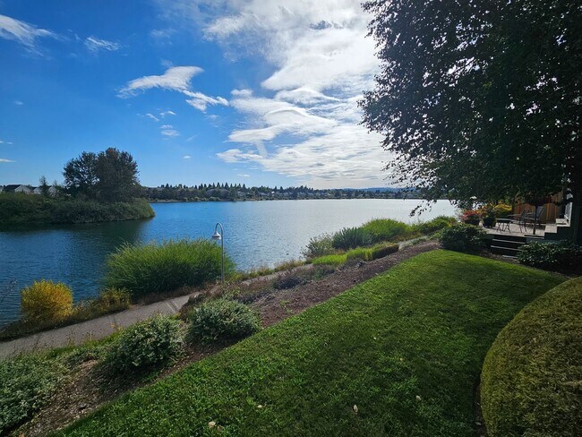 Foto del edificio - 306 Crystal Springs Ln N