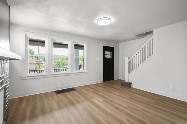 Foto del edificio - Amazing 3 bedroom home in Wilkinsburg available November 1!