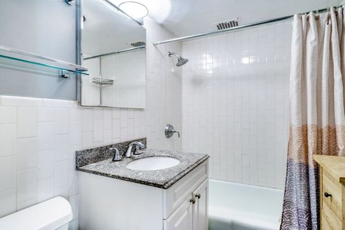 Foto del edificio - 250 W 15th St
