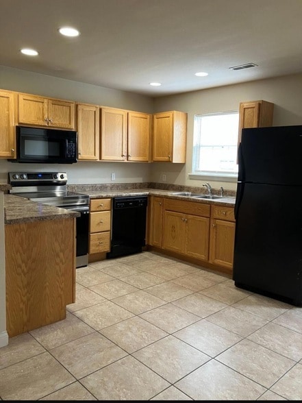 Building Photo - 1313 Rolling Rock Dr