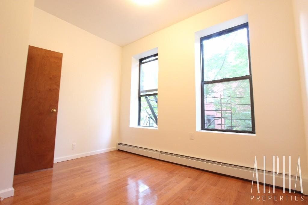 Primary Photo - 229 Henry St