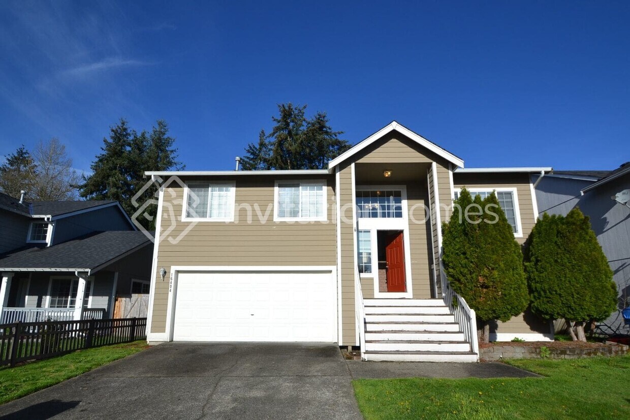 Foto principal - 16404 18th Ave E