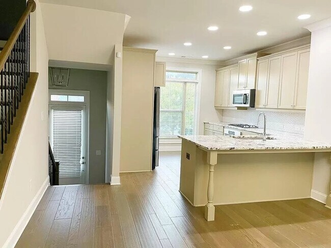 Building Photo - 1076 Township Square, Unit 1076