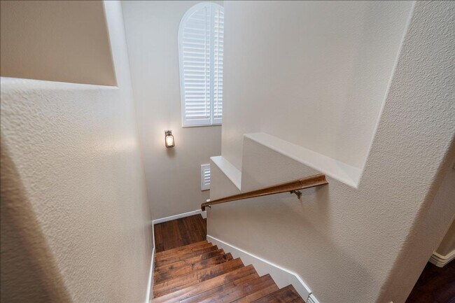 Foto del edificio - Highly Upgraded 1 bedroom & Loft/office To...
