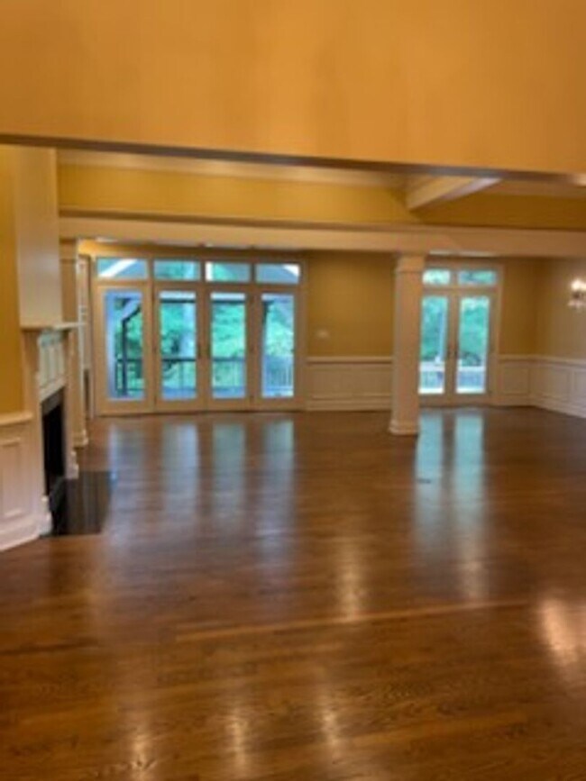 Foto del edificio - 255 Stonewood Dr