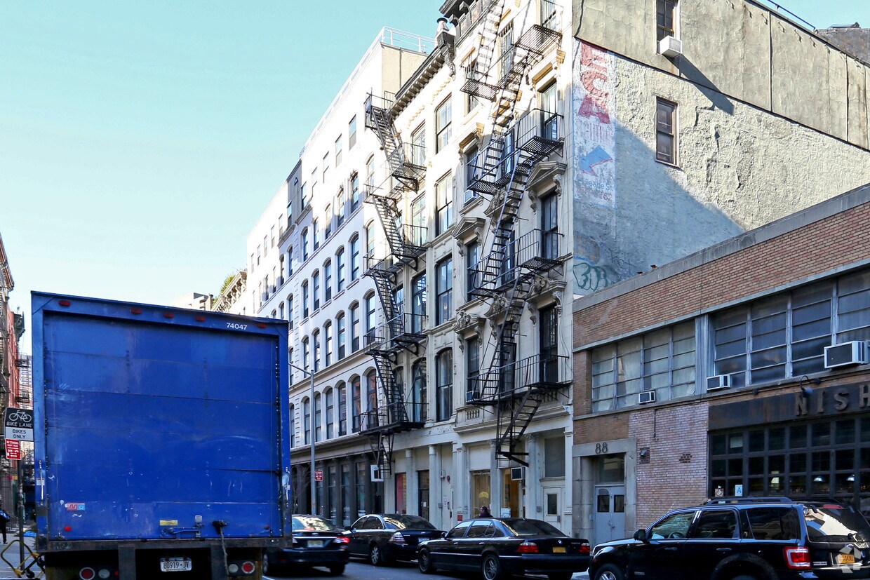 Building Photo - 94 Reade St