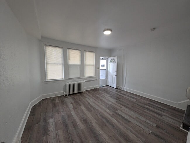 Foto del edificio - 1056 N Ohio Ave