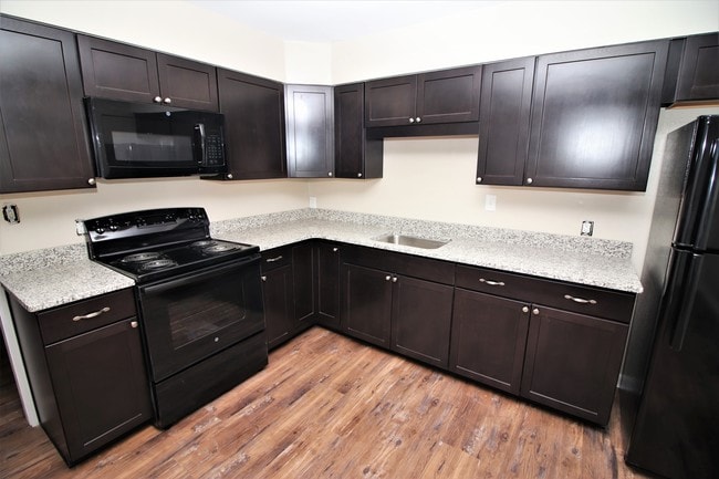 Building Photo - 1327 W 41st St