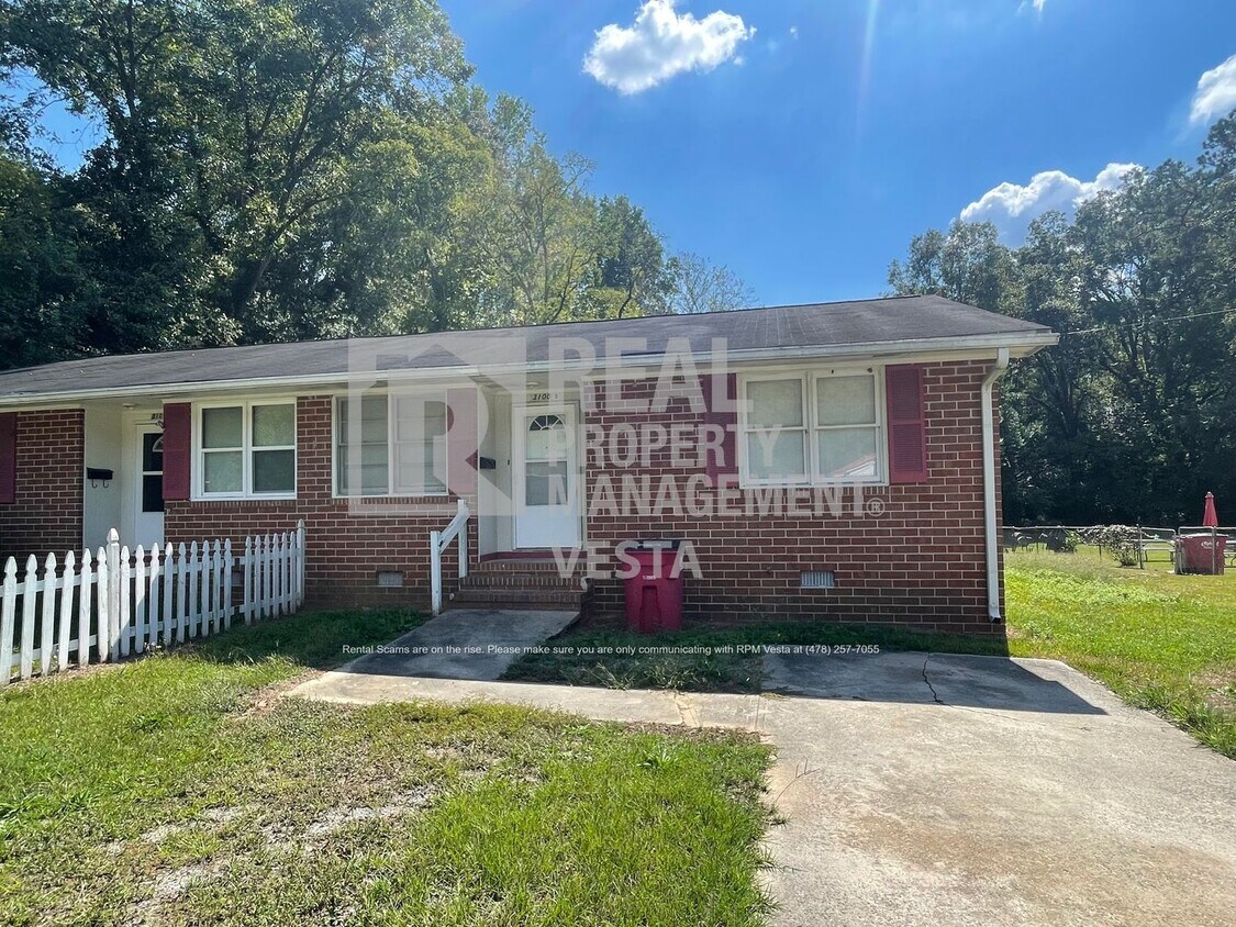Primary Photo - Charming Two Bedroom Duplex