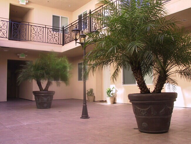 Foto del edificio - 5422 Hermitage Ave