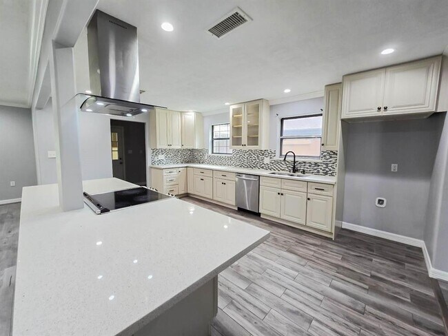 Foto del edificio - 215 W North Hill Dr