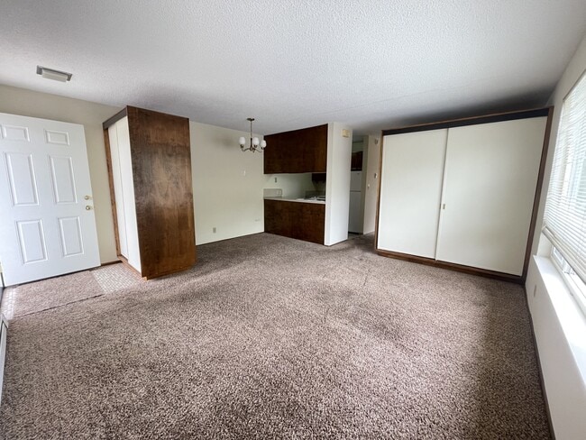 Entry/Living RM/ Dining RM - 530 Burnett Ave N