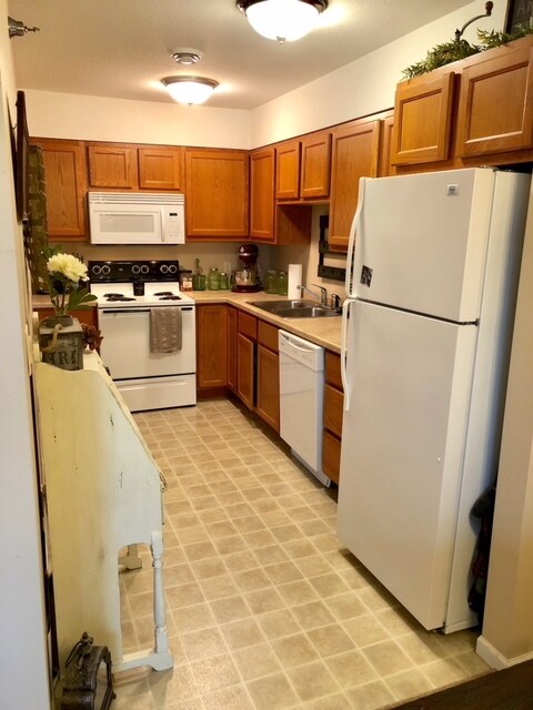 Kitchen - 327 W Frontage Rd NW