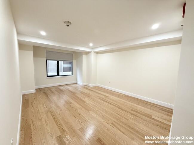 Building Photo - 165 Tremont St
