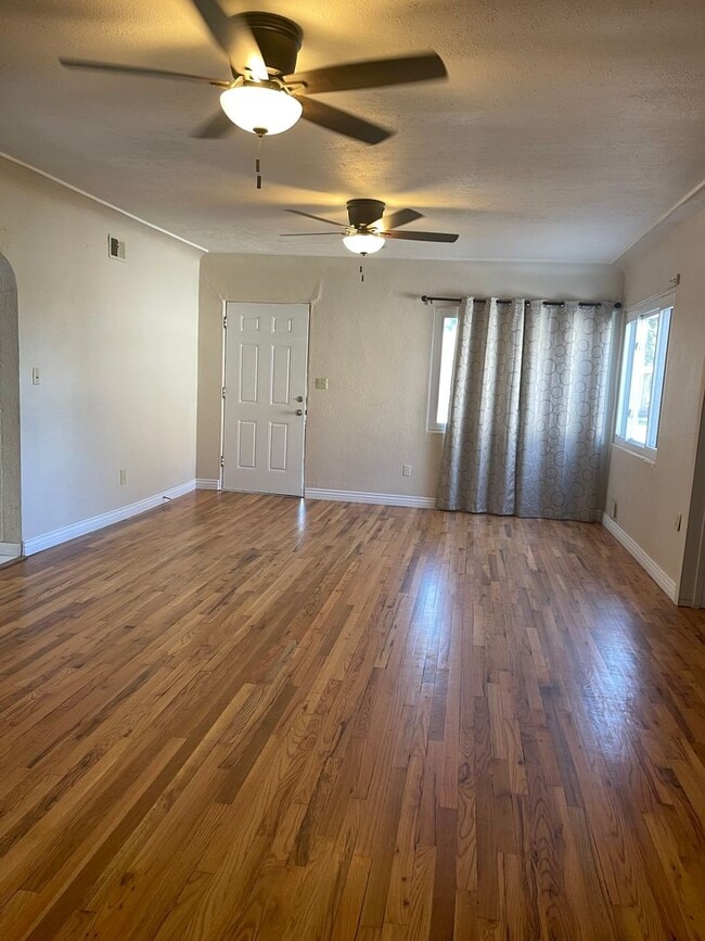 Building Photo - 3-Bedroom 1-Bath