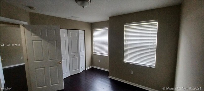 Foto del edificio - 3 br, 2.5 bath Townhome - 4715 SW 164th Ave