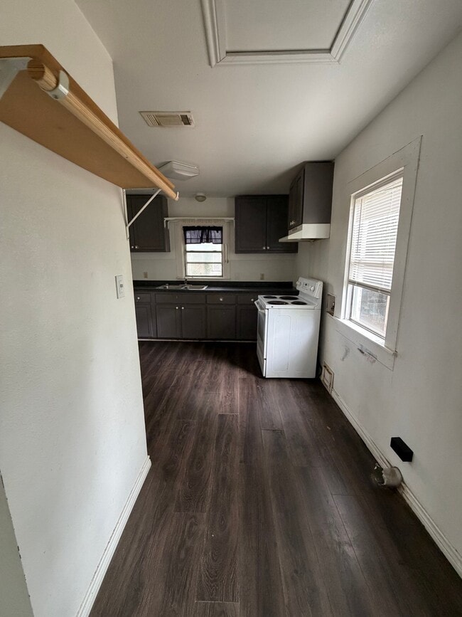 Building Photo - 807 S College Ave