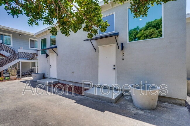 Building Photo - 366-372 Camille Ct