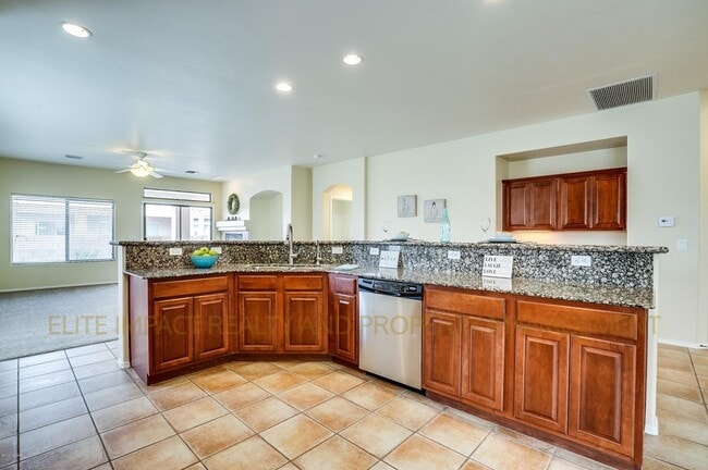 Building Photo - 316 W Sunrise Vista Dr