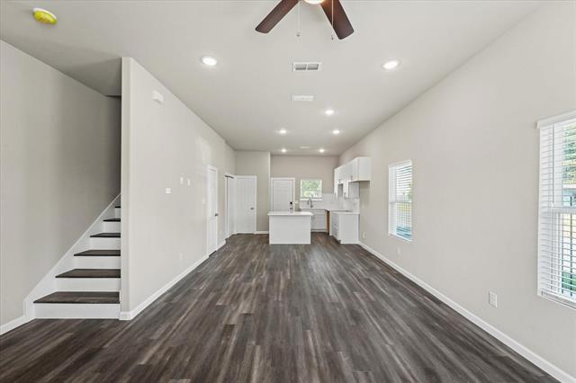 Building Photo - 3215 Chenault St