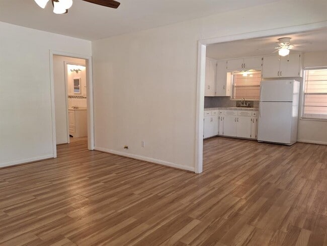 Building Photo - 103 W 35th St