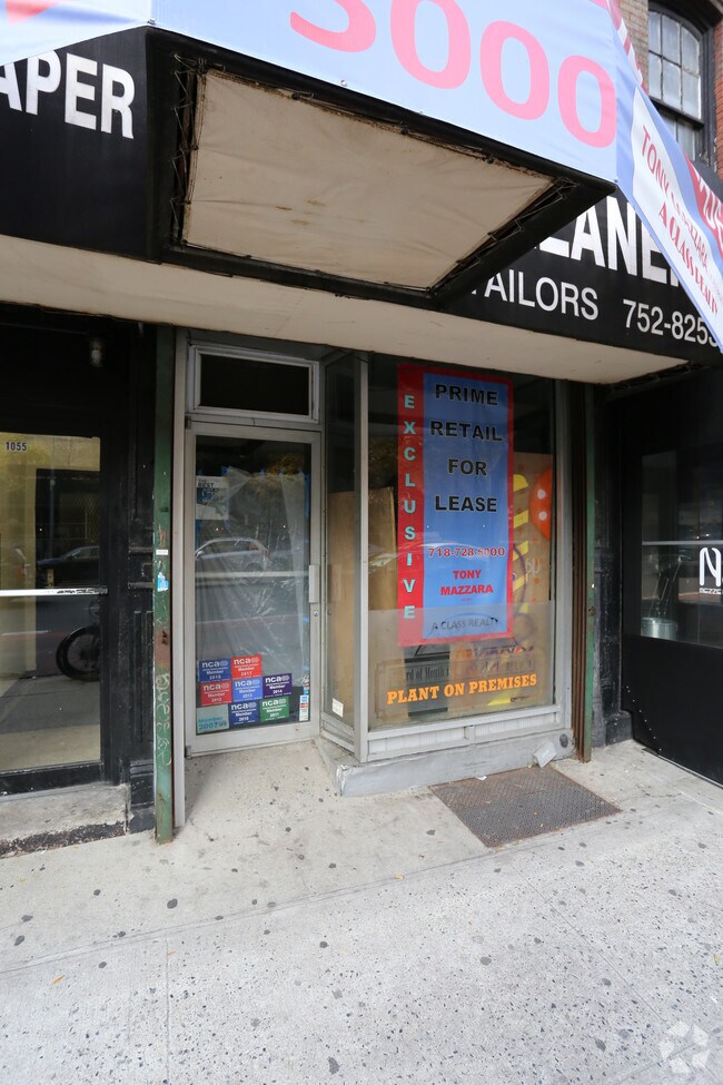 Foto del edificio - 1055-1057 Second Ave