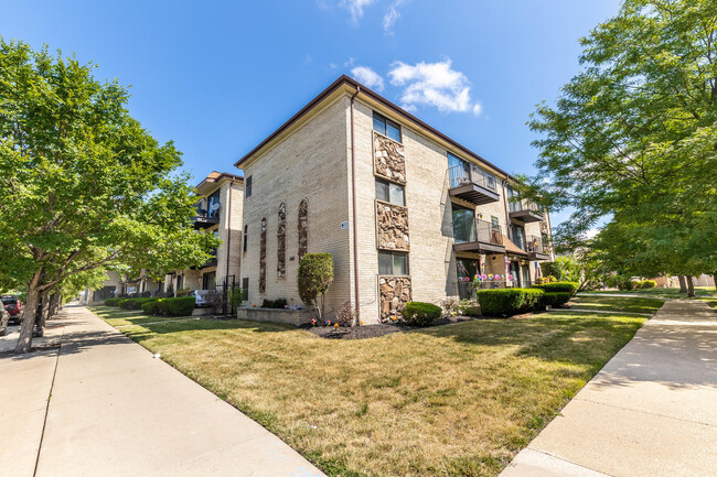 Building Photo - 4535 N Milwaukee Ave