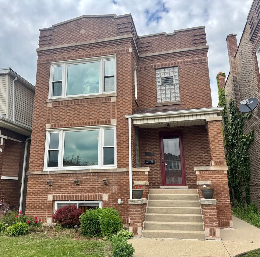 Foto principal - 5230 W Henderson St