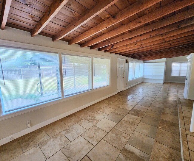 Foto del edificio - 504 Holmsley Ave