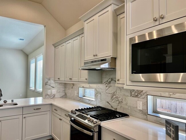 Building Photo - 8723 Fox Trail Dr