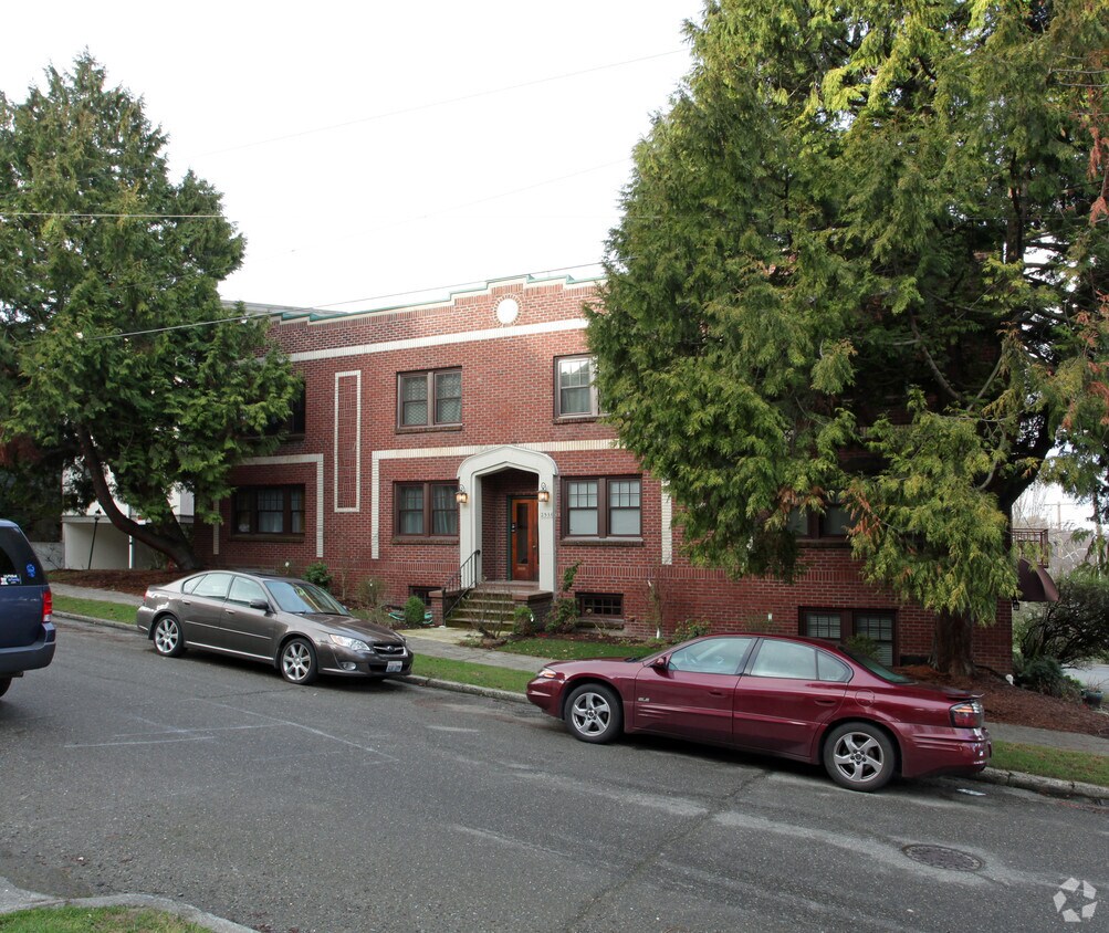 Building Photo - 2533 Yale Ave E