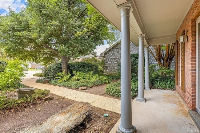 Foto del edificio - 557 Forest Ridge Ct