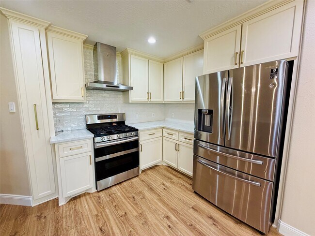 Building Photo - 20515 Lantern Springs Ln