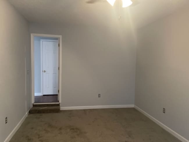 Building Photo - 484 Lazywood Ln