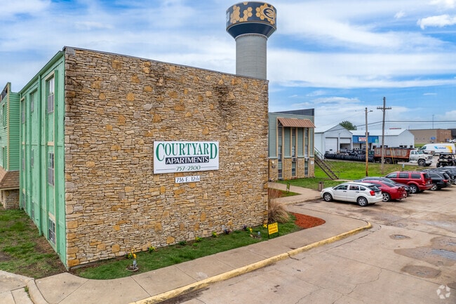 Building Photo - Courtyard Apartments