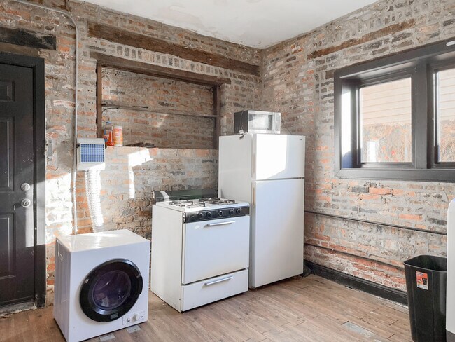 Foto del edificio - 639 N Troy St