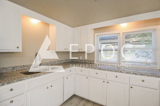 Foto del edificio - 9813 NE 10th St