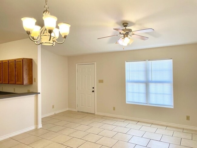 Building Photo - 413 Shiloh Dr