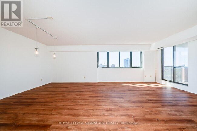 Photo du bâtiment - 260-1260 Heath St W