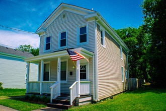 Building Photo - 1305 W 27th St