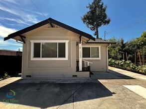 Building Photo - 1503 Newport Ave