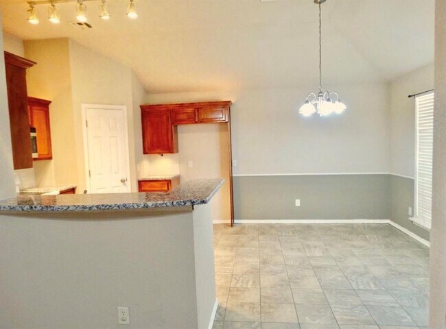 Foto del edificio - 3301 Buckingham Pl
